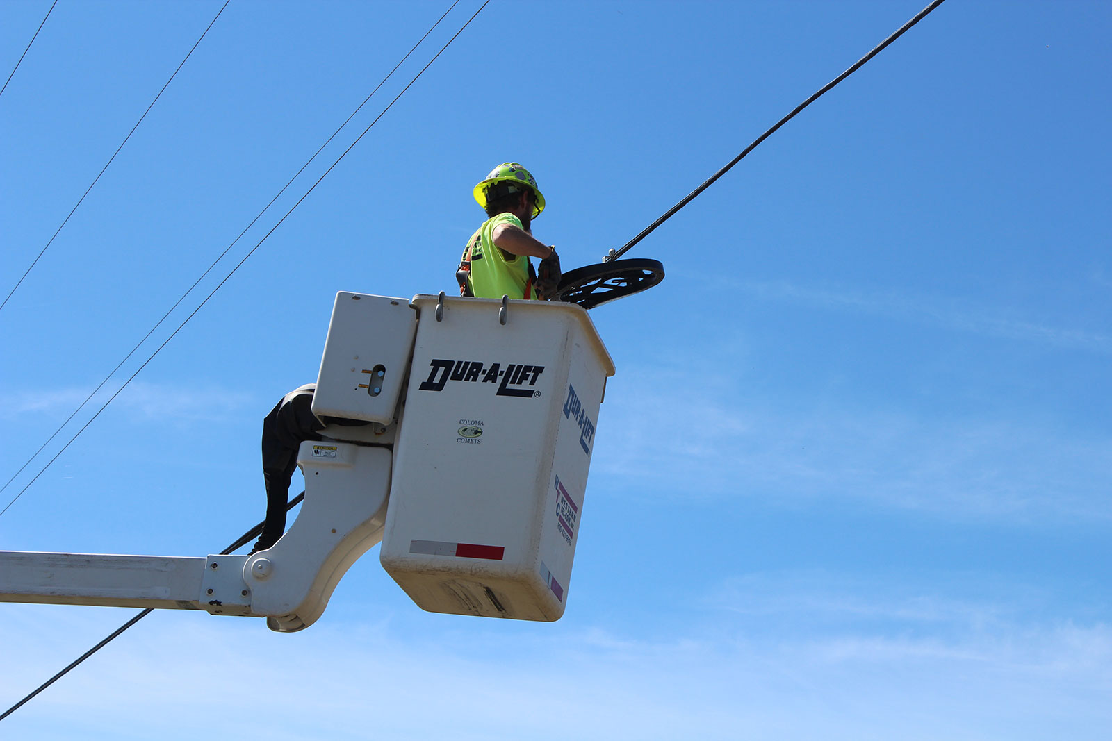 western-tel-com-maintenance-bucket-lift